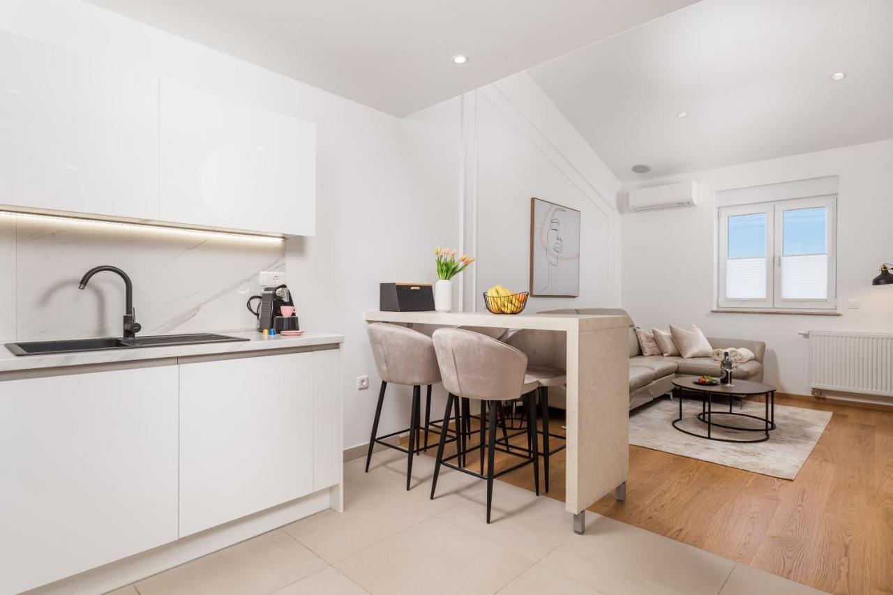 Gallery Apartment Megan2 With Parking คาสตาฟ ภายนอก รูปภาพ
